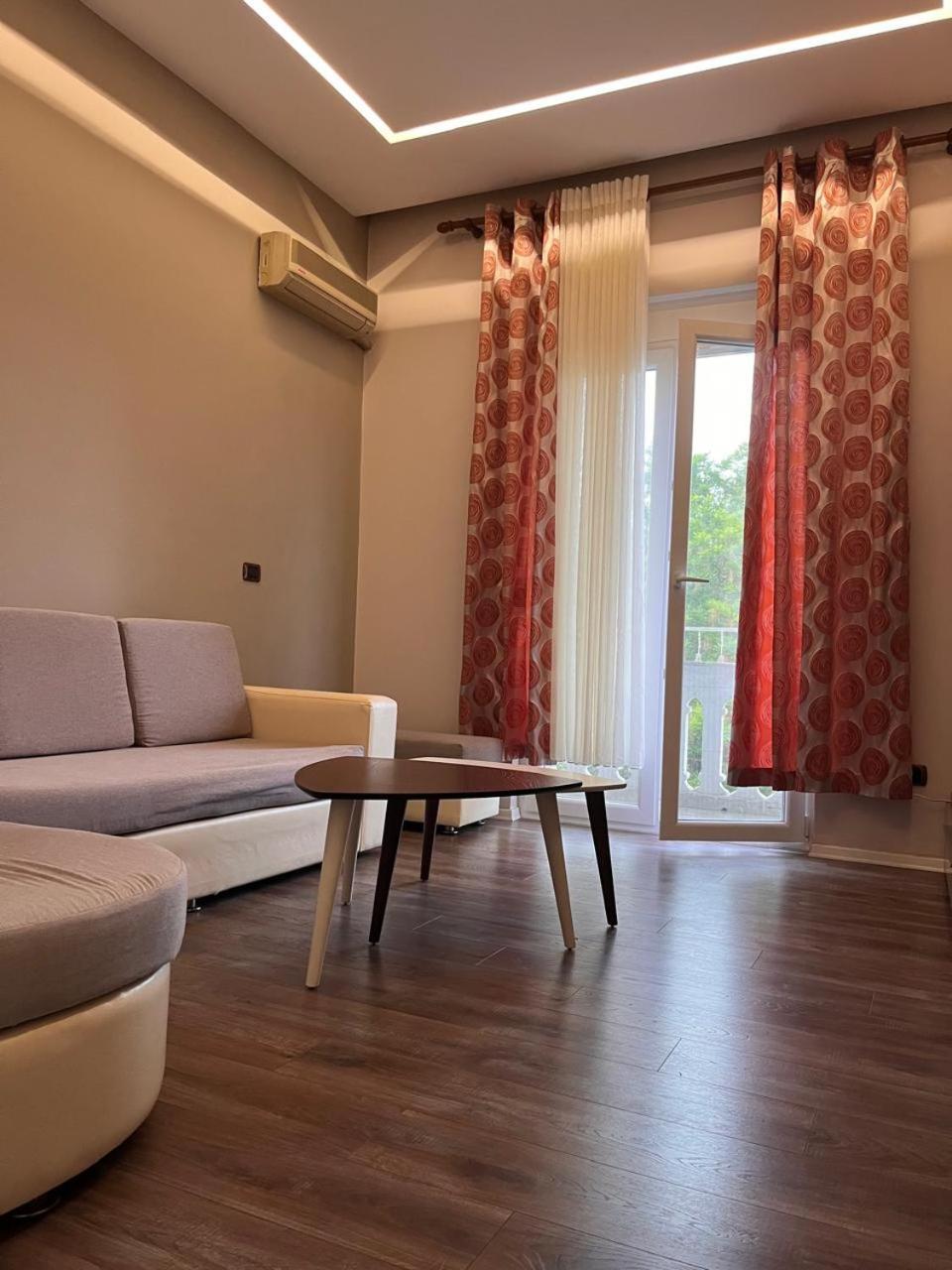 Lukas Apartament Vollga Durrës Esterno foto