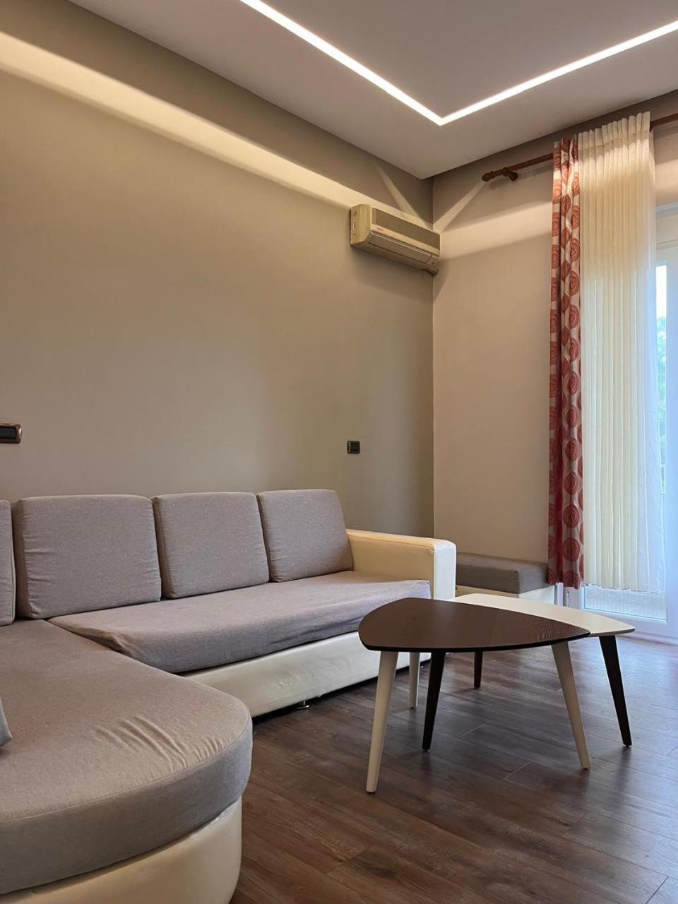 Lukas Apartament Vollga Durrës Esterno foto