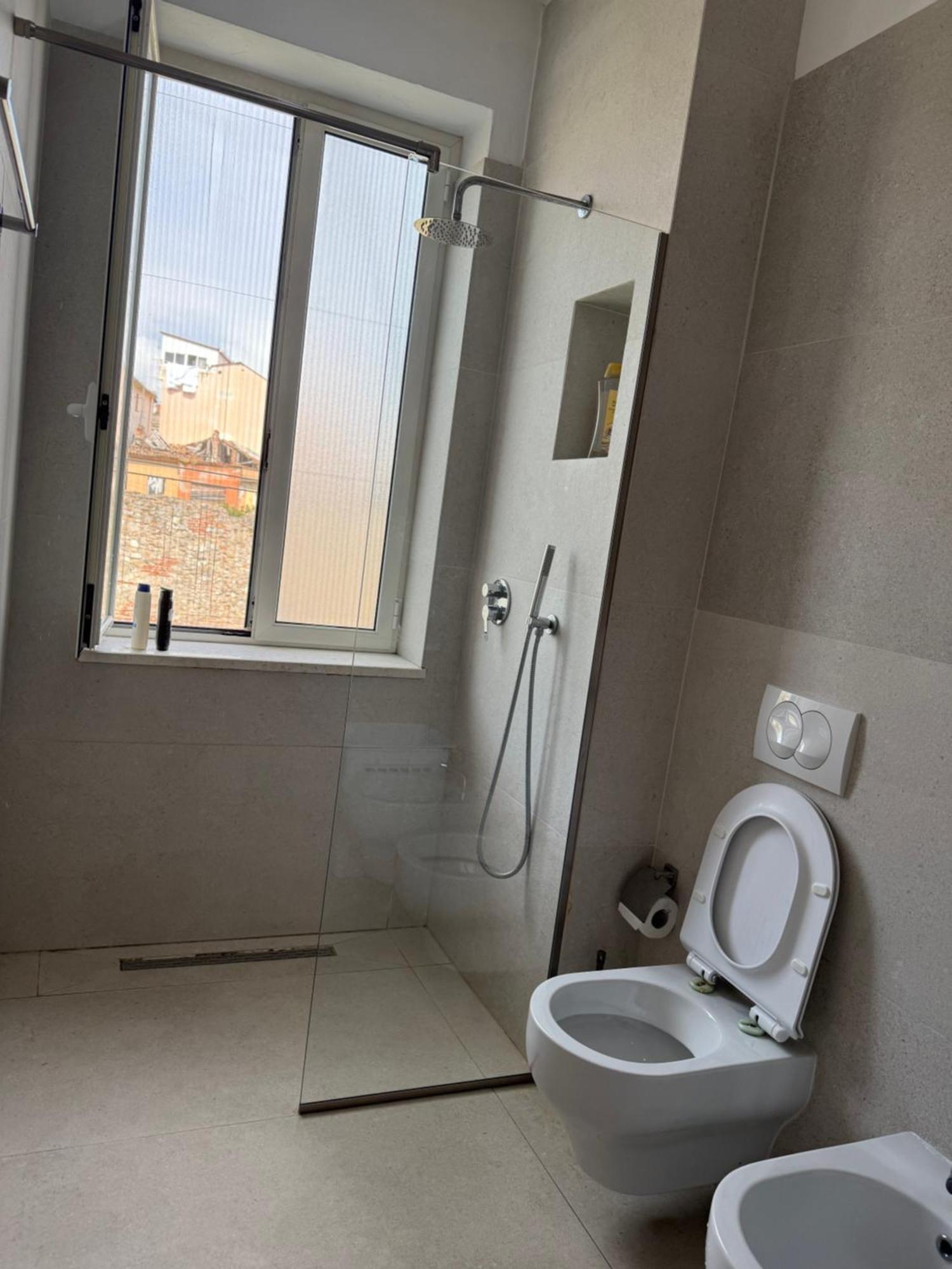 Lukas Apartament Vollga Durrës Esterno foto